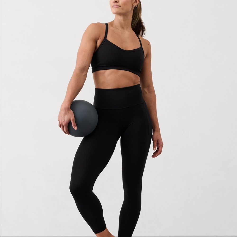 Athleta Salutation Stash pants 7/8 size Medium